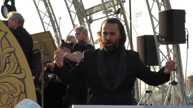 Максим Брагин - Ария дона Базилио из оперы "Сивильский цирюльник" Д. Россини @ Зарядье 07.09.2019 смотреть онлайн