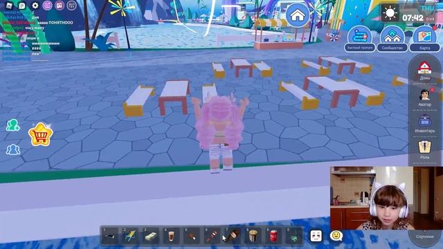 Юля играет в Роблокс ROBLOX Livetopia. Изменяет своего аватара, исследует карту, плавает. смотреть онлайн