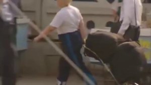 "Окаянные 90-е"  Челноки  у Белорусского вокзала. Москва, лето 1992