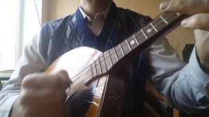 Тремоло на домре.Tremolo on domra.