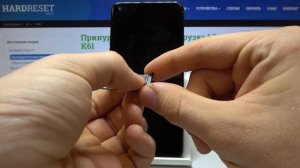 Как установить SIM и SD карты в LG K61