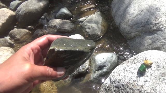 Собираю только крупные зелёные камни. Collect only large green stones. смотреть онлайн