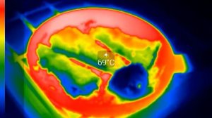 еда на сковородке через тепловизор Seek Thermal Pro.