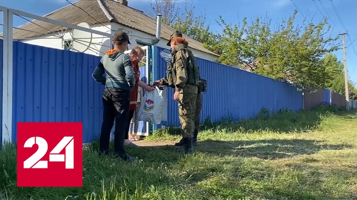 Российские военные привезли жителям ЛНР продукты - Россия 24