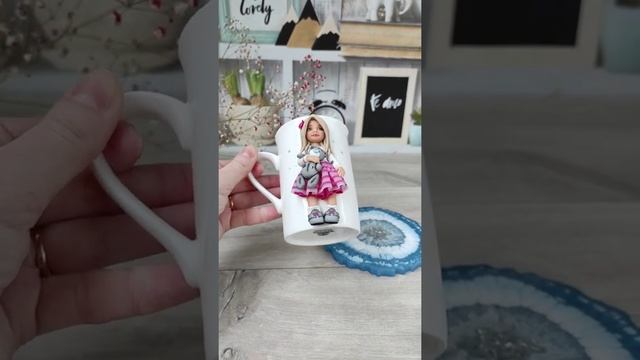 Кружка с декором из полимерной глины, девочка на кружке