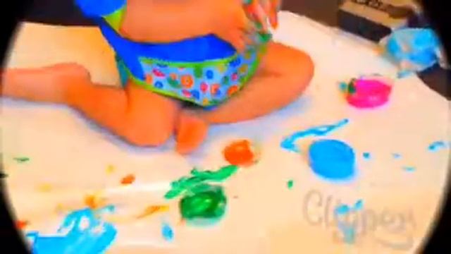 Рисуем пальчиковыми красками. Арсений. смотреть онлайн