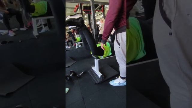 Обратная гиперэкстензия смотреть онлайн