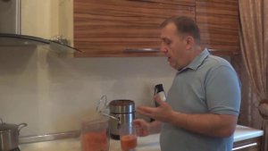 Сок морковный. Вкусно и очень полезно.