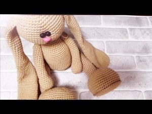 Вяжем ножки для зайки тильда крючком.