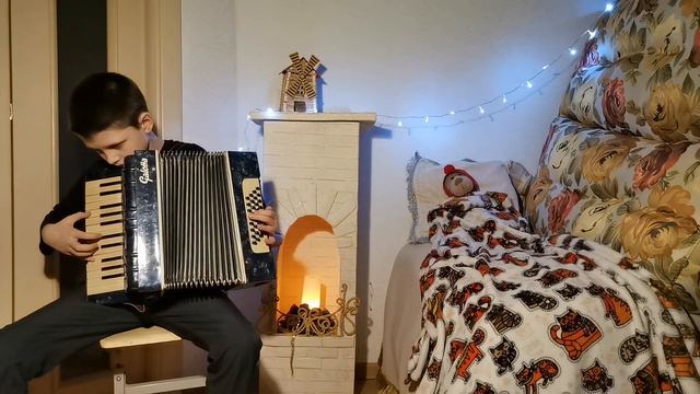 Аккордеонист своей игрой спасает друга. Колыбельная Р. Паулса. Тем, кто ложится спать Спокойная ноч смотреть онлайн