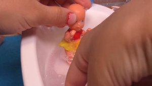 Elsa & Anna toddlers - bath - bedtime story - routine