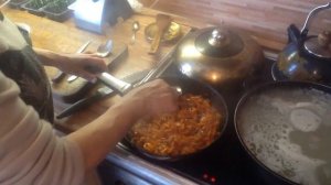 Щи из свежей капусты со свининой и шкварками - наваристые, кисло-сладко-соленые, ароматные!