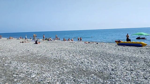 Абхазия. Пицунда 19.06.2023 городской пляж море аренда Сап доски Катание на банане смотреть онлайн