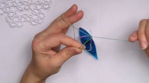 Видео 8. Как спрятать концы нитей в начале плетения фриволите