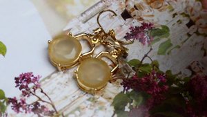 Покупки бижутерии: золотые каскады, кристаллы и блестящие стеклышки