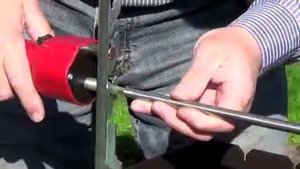 вертел с мотором на батарейке  и универсальным креплением к мангалу