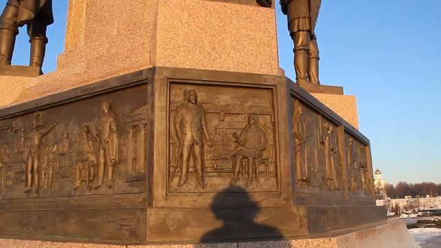 Видеоквестэкскурсия по Ярославлю Ярославские столпы: столп 1000-летия Ярославля и Демидовский столп