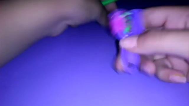 Плетение фигурки "Цветочек" из резинок на рогатке смотреть онлайн