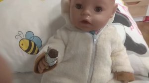 ляма рвёт. как такое могло произойти? Он сел 4 котфеты и запил сокам и потом у него заболел животик