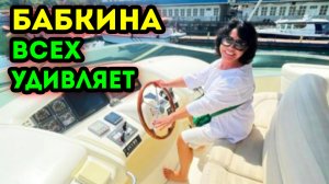 Надежда Бабкина шикарно отдыхает на море с молодым любовником