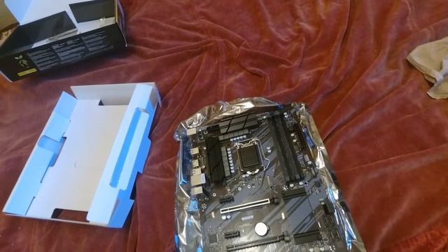 НОВАЯ Материнская плата GIGABYTE Z390 UD