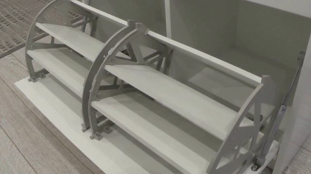 Комоды для обуви с мягкой сидушкой в прихожую. МДФ белый глянец. Пуф в коридор. Тумбы Киев.