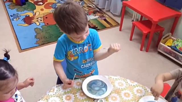 Опыт рисование на молоке в частном детском саду
