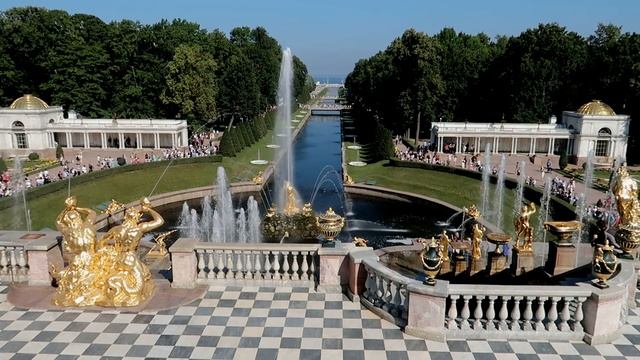 Фонтаны Петергофа // Фонтаны-Шутихи - главное детское развлечение