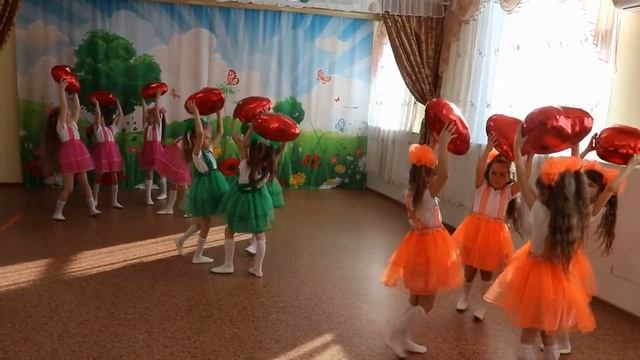 Эстрадный танец "Мамино сердце"