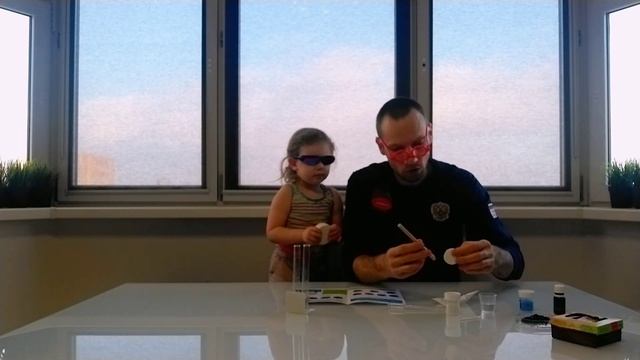 Эксперименты дома с детьми Леська и папа добывают серебро Серебро из пробирки смотреть онлайн