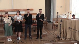 Я перехожий в пустелі земній - в небі оселя спокою .