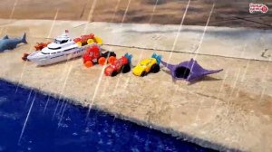 Мультик ГОНКИ водных машинок в бассейне. Атака акулы! Smart Kids TV