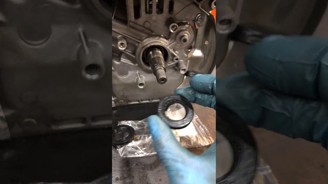 Замена сальников на 170  китайском двигателе (аналог Honda GX 200) от снегоуборщика Huter