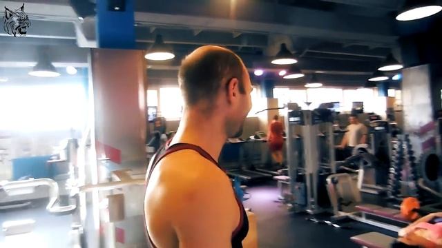 Тусовка-тренировка 2: Любители жести. Gymtime: 1 boy  2 girls doing legs