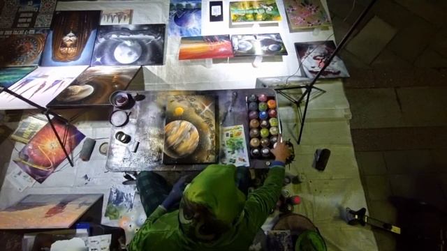 Ялта набережная 15 октября 2023 Художник рисует космос баллончиками за 5 минут