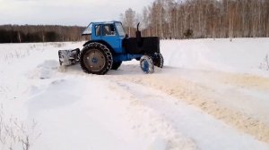 трактор мтз 80л после кап ремонта. ТРАКТОР ЧИСТИТ СНЕГ.