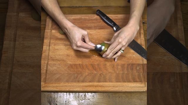 The Best Way To Cut a Kiwi смотреть онлайн