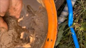 Прокачка скважины, отсыпка, регулировка скорости прокачки. Скорость видео 1,25.