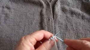 Вязание.Вертикальные петли для пуговиц с накидами без отрыва нити.Мастер класс.