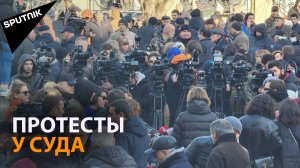 Сторонники Саакашвили устроили потасовку у суда в Тбилиси