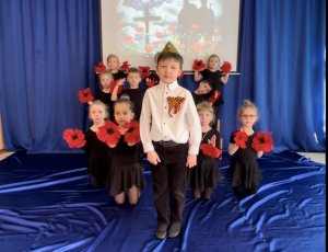 Поздравление с Днём Победы. 
Танец «Красные маки».