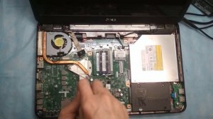 Ноутбук Dell inspiron n5050 разобрать почистить заменить термопасту оперативную память жесткий диск