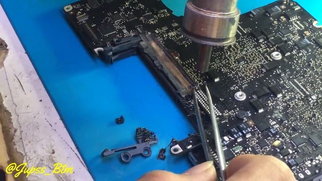 Cara Melepas Slot Ram Laptop Macbook Pro 2011 Part1 Vlog#98 смотреть онлайн