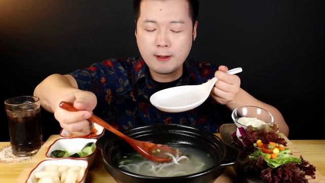 Mukbang)SUB/Felix eat/Fat Beef Rice Noodles/ASMR eating sounds смотреть онлайн