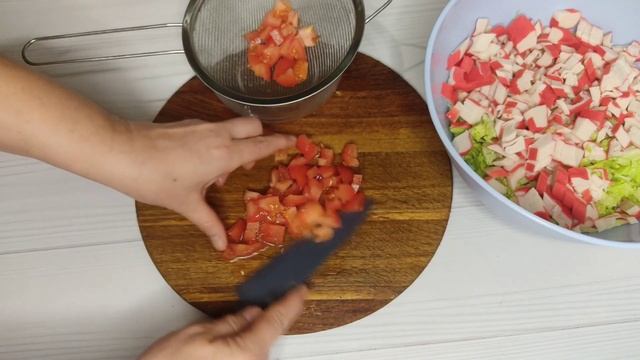 Самый простой, легкий и вкусный салат с крабовыми палочками и пекинской капустой! смотреть онлайн