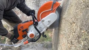 Stihl Ts-800 cutting concrete wall in slow motion. ( Utilaj de debitat Stihl taie zid de beton)