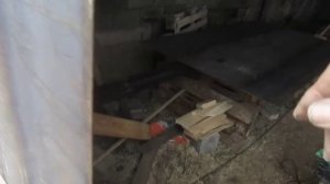 Установка первого металлического листа ворот гаража.