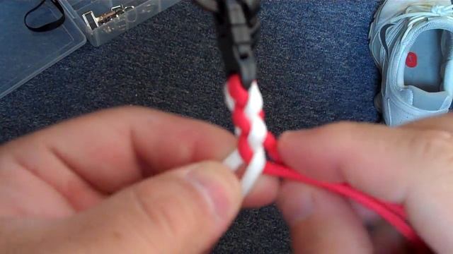 Tutorial on how I tie a 4 strand round braid. смотреть онлайн