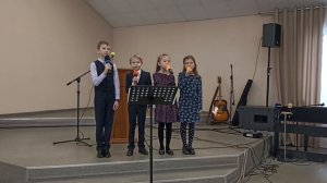 "Когда слышу над собой в небе синем" - песня.