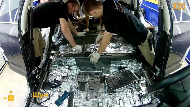 Шумоизоляция пола с арками Honda CR-V в уровне Премиум. Автошум.